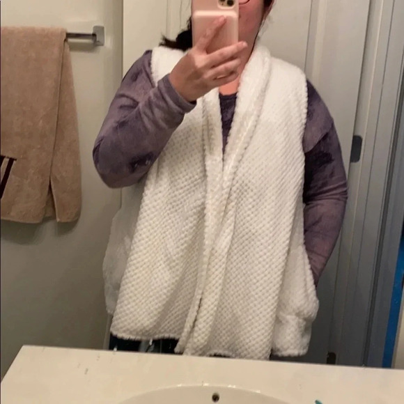 Anthro Saturday Sunday Fluffy White Fleece Vest - Picture 9 of 11